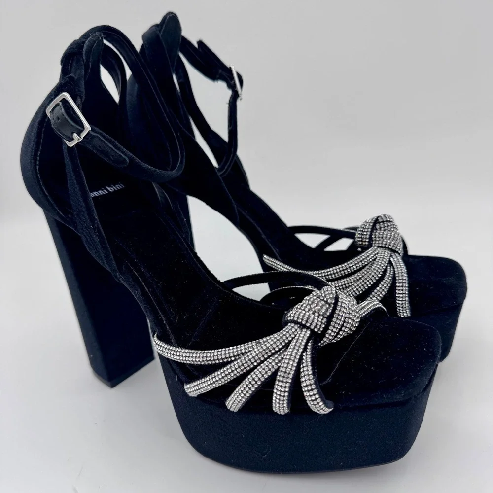 Gianni Bini 8M Black Velvet Rhinestone Bow Platform Block Heel Sandals
